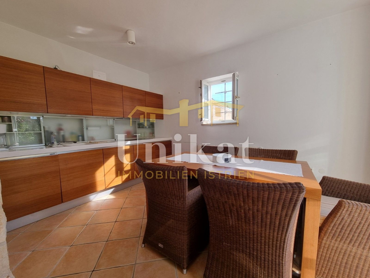 Dvojna hiša v istrskem slogu